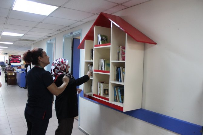 Çanakkale'de kamu hastanelerine kitaplık yapıldı