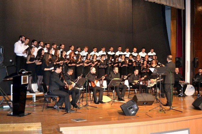 ERÜ’de Türk Halk Müziği Konseri Verildi