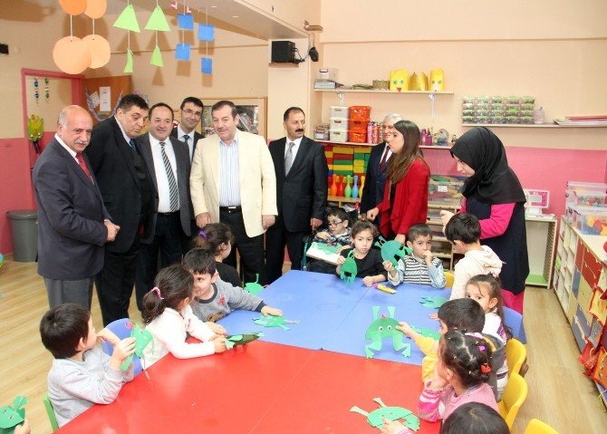 Başkan Kadıoğlu: "Çocuklarımızın Eğitiminde Temel İhtiyaçlarını Karşılıyoruz"