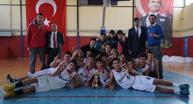 Ortaokullar basketbolda şampiyon Yamanlar