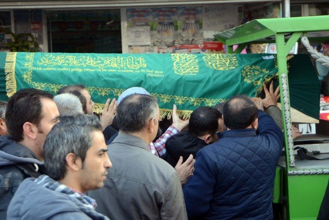 Kağıthane’de Öldürülen Taksici Emrah Kılıç Son Yolculuğuna Uğurlandı