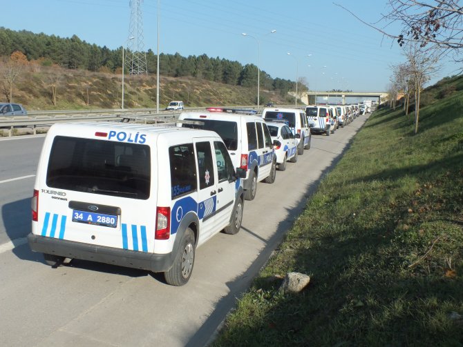 Polis havalimanı çevresindeki arazilerde arama yapıyor