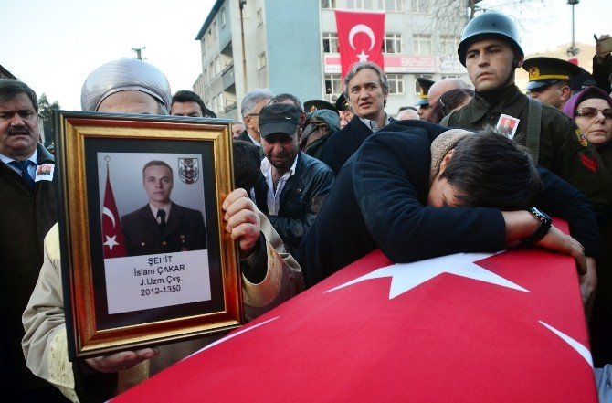 Zonguldak Şehidine Ağlıyor
