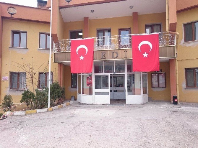 Şehit Düşen Astsubayın Baba Ocağı Türk Bayraklarıyla Donatıldı