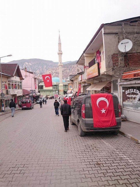 Şehit Düşen Astsubayın Baba Ocağı Türk Bayraklarıyla Donatıldı