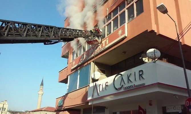 AK Parti Tavşanlı İlçe Binasında Yangın