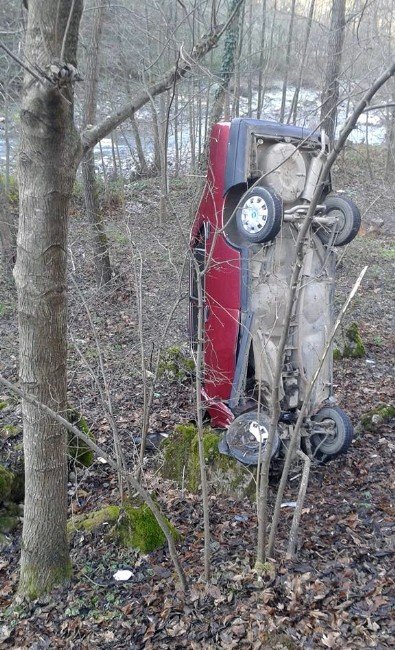 Kaza Sonrası Dik Duran Otomobil Görenleri Şaşırttı