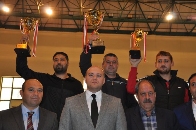 Aşırtmalı Aba Güreşleri Türkiye Şampiyonası yapıldı
