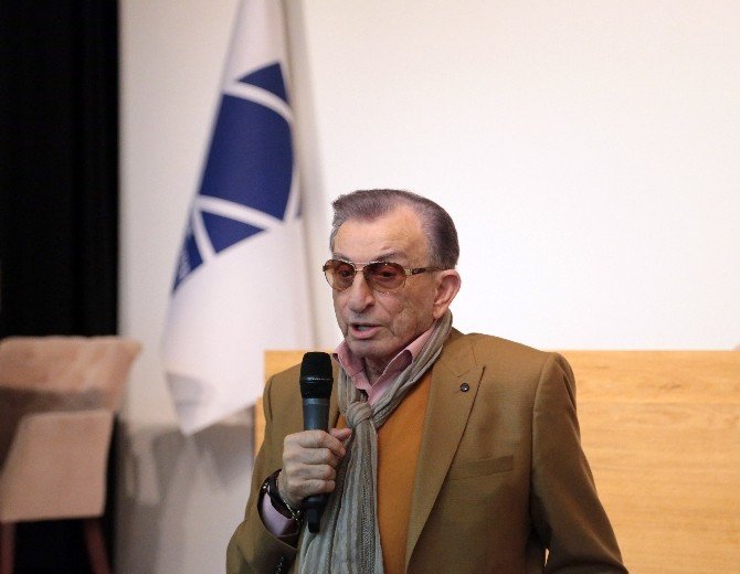 Haldun Dormen: “Türk Tiyatrosu En Parlak Dönemini Yaşıyor”