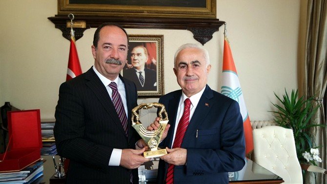 Vali Şahin’den Başkan Gürkan’a Veda Ziyareti