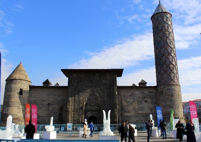 Sibirya Soğuklarının Hüküm Sürdüğü Erzurum’da Buzdan Heykeller