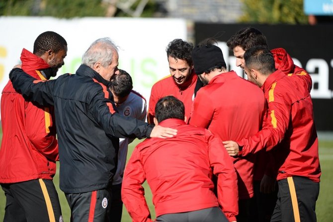 Galatasaray'da Kayserispor maçının hazırlıklarına ara verilmeden başlandı