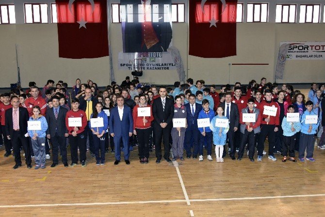 Anadolu Yıldızlar Ligi Hentbol Grup Müsabakaları Gümüşhane’de Başladı