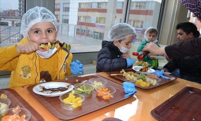 Şehzade Mehmet Anaokulu’ndan Meyve Kebabı Şenliği