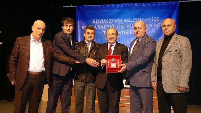 Trabzon Büyükşehir Belediyesi, Başarılı Sporcu Ve Kulüpleri Ödüllendirdi
