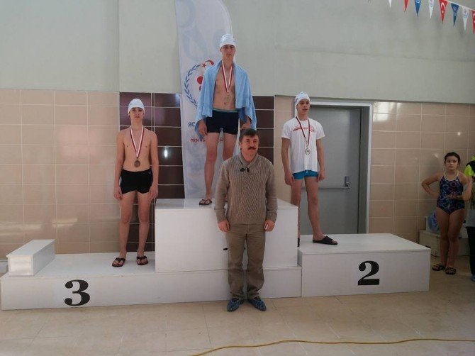 Yalova’da İlk Yüzme Yarışları Yapıldı