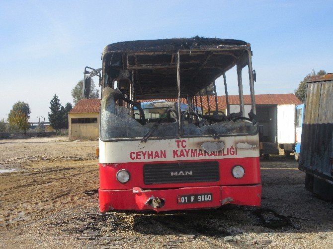Adana’da PKK Yandaşları Otobüs Yaktı