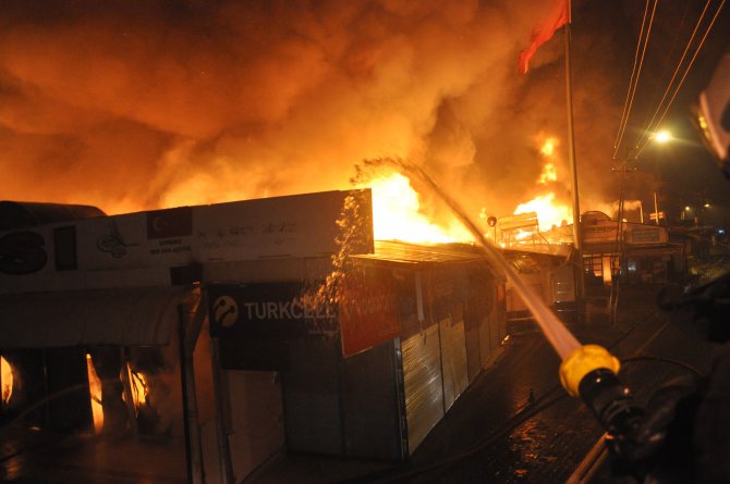 Ankara İtfaiyesi: Pazar yangını, elektrik kontağından çıktı