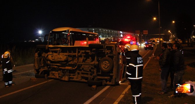 Aydın'da hasta taşıyan ambulans devrildi: 5 yaralı