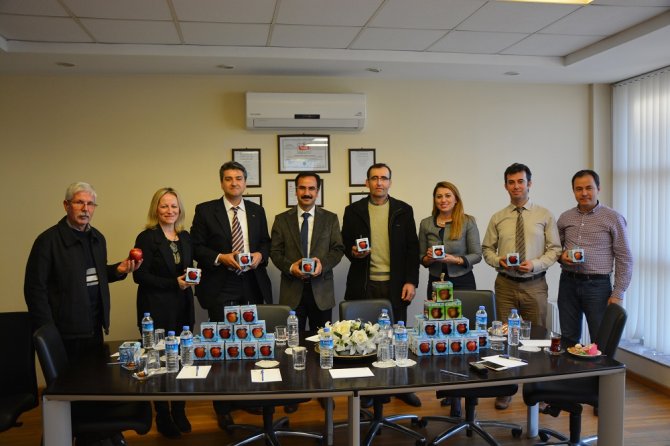 Çanakkale Savaşları'nın 100. yıldönümü için logolu elma