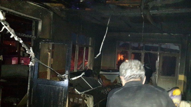 Dinar’da Çatı Katı Yangını Korkuttu