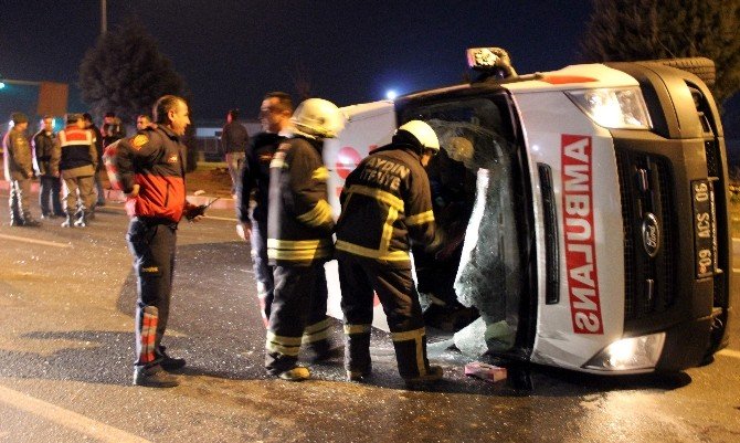 Hasta Taşıyan Ambulans Takla Attı: 5 Yaralı
