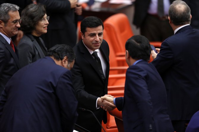 Selahattin Demirtaş, Meclis'te yemin etti