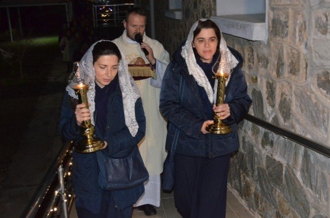 Meryem Ana Evi’nde Düzenlenen Noel Gecesinde Barış İçin Dua Edildi