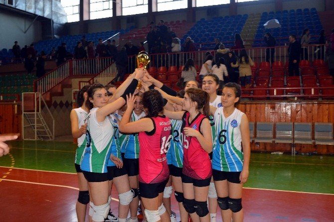 Nevşehir’de Okullararası Kızlar Voleybol Şampiyonası Sona Erdi