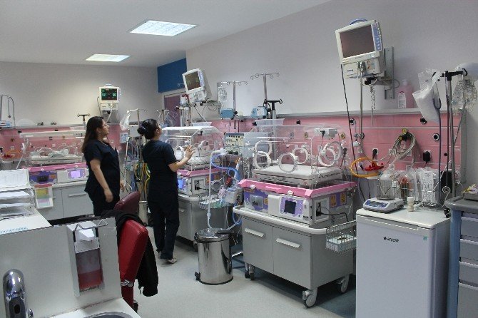 Yenidoğan Bakım Ünitesinde Prematüre Bebekler Can Buluyor