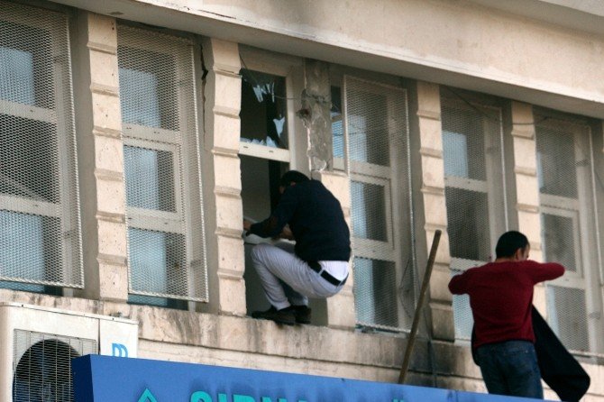 Şırnak’ta Kültür Merkezi’ne Saldırı