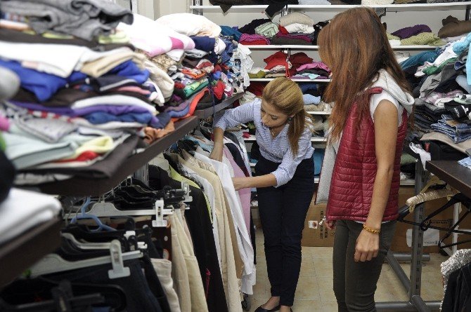 MEÜ Giysibank’ta Satılan Her Ürün Karşılıksız Bursa Dönüşüyor