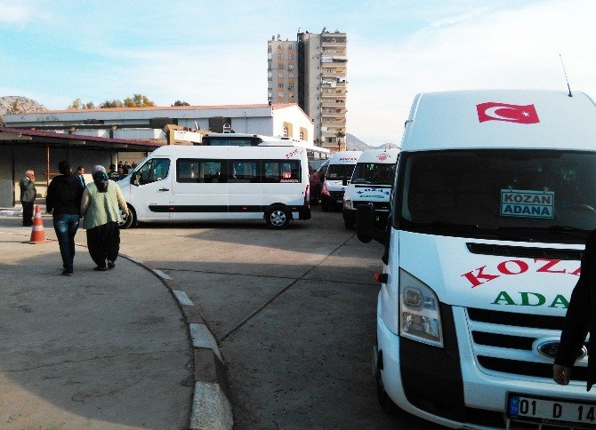 Kozan’da Minübüsçüler Belediye Otobüsünün Önünü Kesti