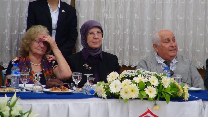 Bakan Ramazanoğlu’nu küçük efeler ve yaşlı solistler karşıladı