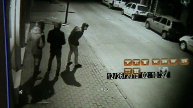İnegöl’ü Soyup Soğana Çeviren Hırsızlar Güvenlik Kameralarına Yakalandı