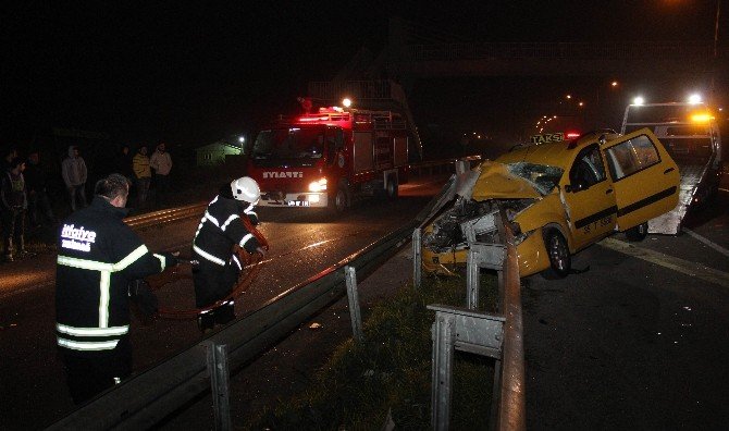 Ticari Taksi Bariyerlere Girdi: 1 Yaralı