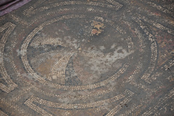 Kadirli’de Roma dönemine ait tarihi hamam kalıntıları ve mozaikler bulundu
