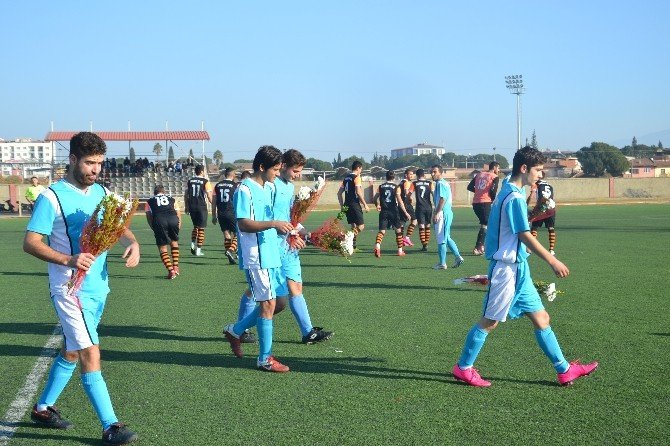 Rakibine Tekme Atan Futbolcu Maçı Tribünden Takip Etti