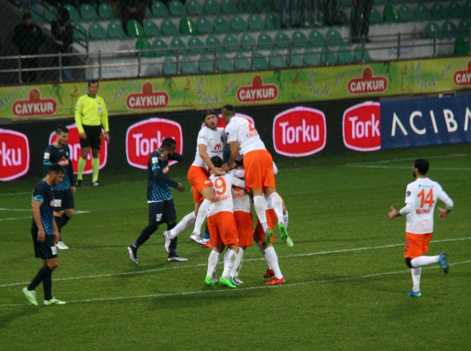 Çaykur Rizespor: 0 - Medipol Başakşehir: 1 (İlk yarı)