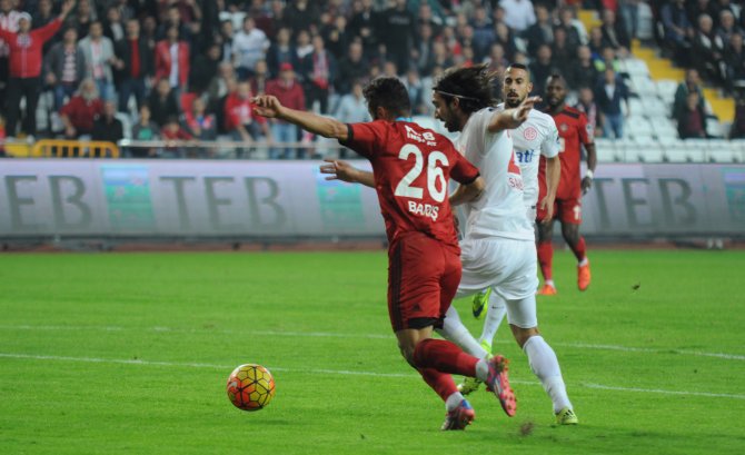 Antalyaspor: 0 – Gaziantepspor: 0 (İlk yarı)