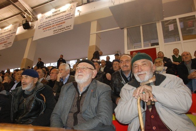 Hüseyin Akbaş Büyükler Serbest Güreş Turnuvası Tokat’ta Başladı