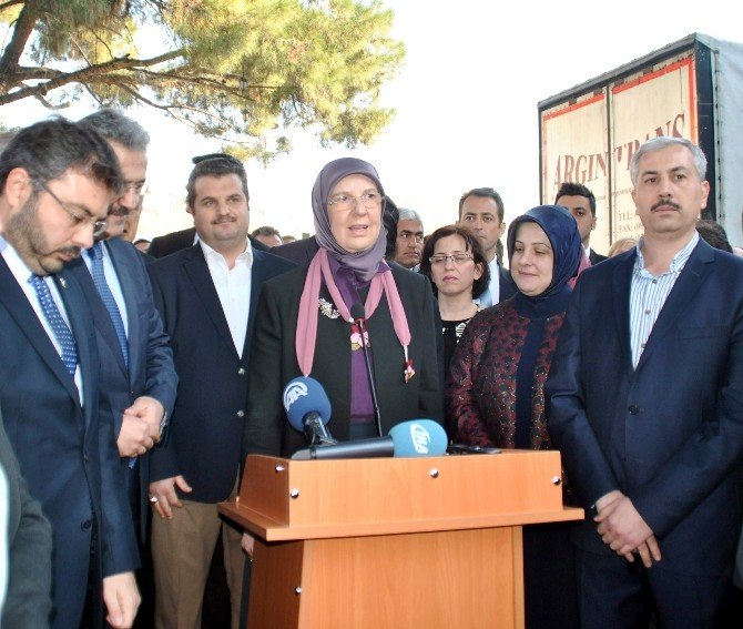 Bakan Ramazanoğlu, Türkmenlere Gönderilen Tır’ları Yolcu Etti