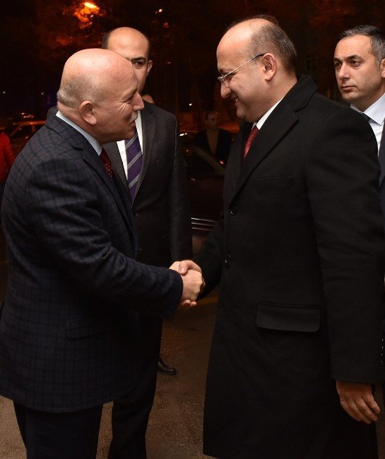 Başbakan Yardımcısı Akdoğan, Başkan Sekmen’i Ziyaret Etti