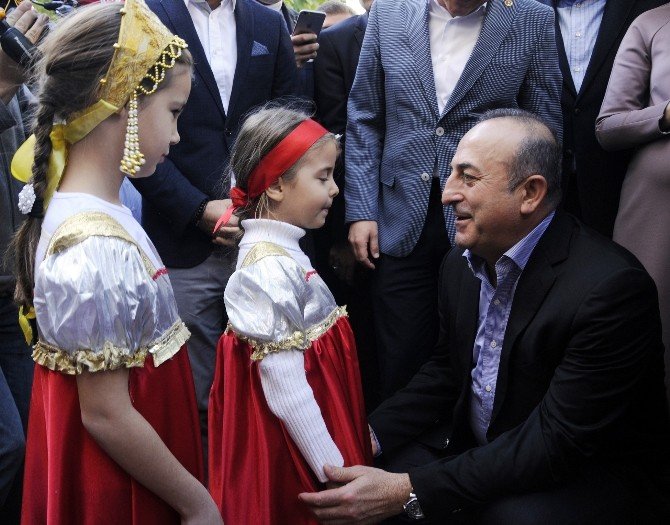 Bakan Çavuşoğlu, Antalya’da Yaşayan Rus Vatandaşlarla Buluştu