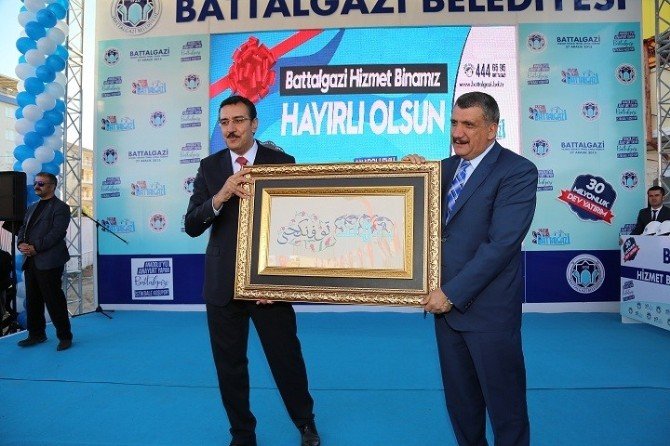 Bakan Tüfenkci, Battalgazi Belediyesi Yeni Hizmet Binası’nın Temelini Attı