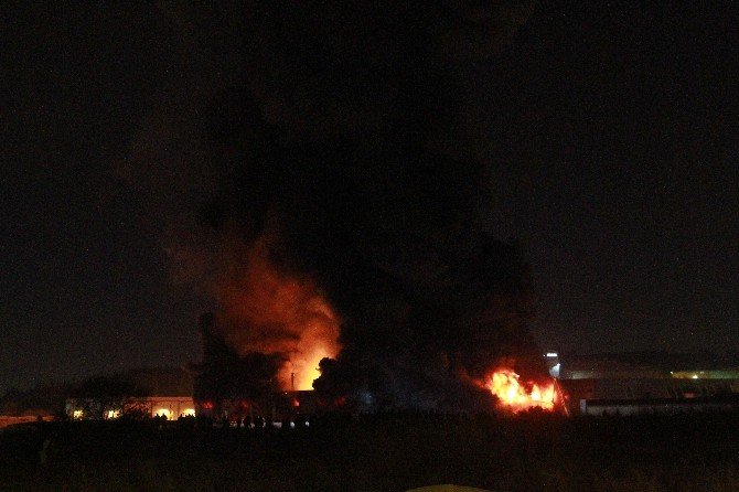 Bursa’daki Fabrika Yangını Devam Ediyor