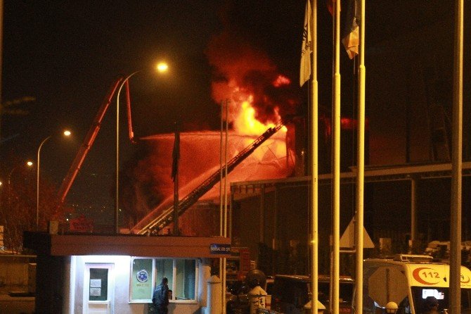 Bursa’daki Fabrika Yangını Devam Ediyor