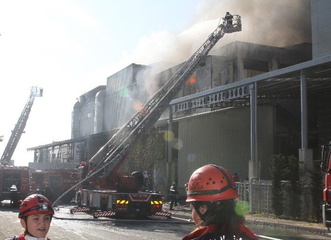 Bursa’da Tekstil Fabrikasındaki Yangın Devam Ediyor