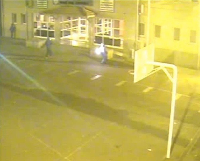 Diyarbakır’da Teröristlerin Okul Yakma Anı Güvenlik Kamerasında