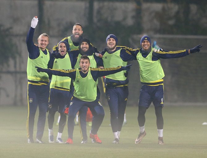 Fenerbahçe, Sivasspor maçı için kampa girdi